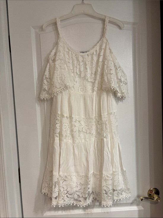 Robbie Bee Dresses & Skirts - Robbie Bee Cream Lace Tiered Midi Dress